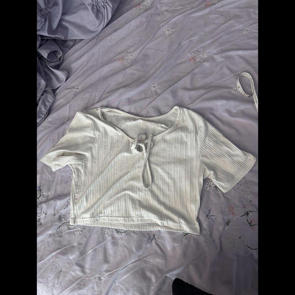 Women’s White Keyhole Crop Top Size s
